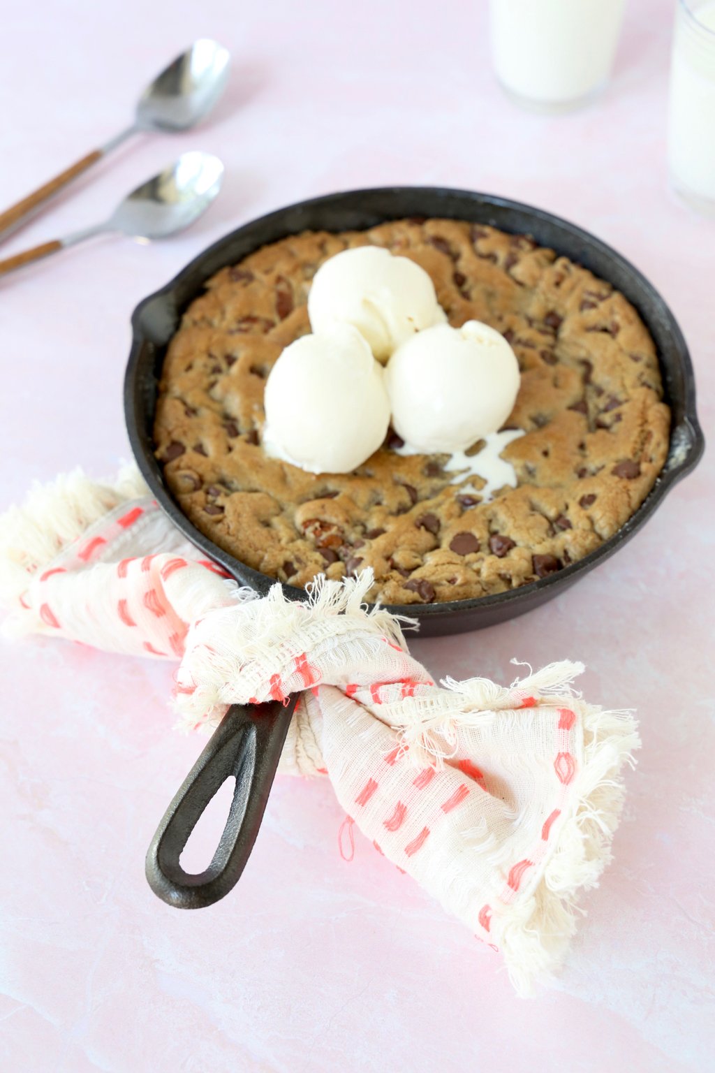 Cast-Iron Skillet Chocolate Chip Cookie – Garden & Gun